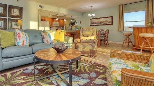 Holiday Villas III By Teeming Vacation Rentals