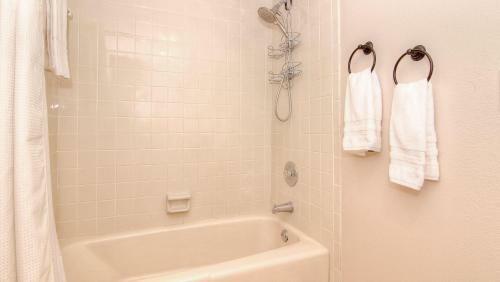 Water View By Teeming Vacation Rentals