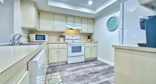 Sand Castle II By Teeming Vacatin Rentals
