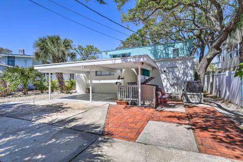 Tropical Waterfront Home Central Location!