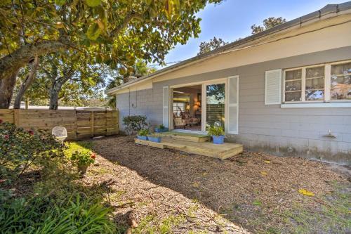 Fort Walton Beach Cottage With Private Yard!