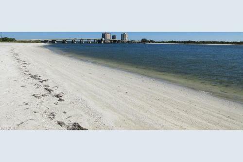 David's Estero Beach & Tennis Condo