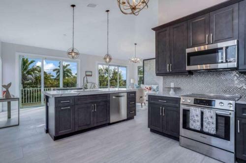 Twin Palaces On Palmetto By Coastal Vacation Properties