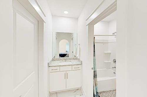 Grande Pointe Pearl