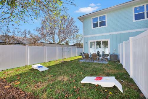 Beautiful Townhome - Just 4 Blocks From The Ocean!!