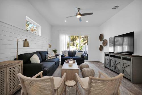 Beautiful Townhome - Just 4 Blocks From The Ocean!!