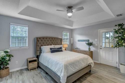 Beachy Getaway - 2 Minutes From The Ocean!