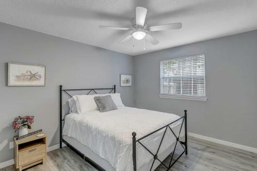 Beachy Getaway - 2 Minutes From The Ocean!