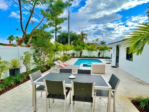 Private, Quiet Pool House Perfect For Relaxing