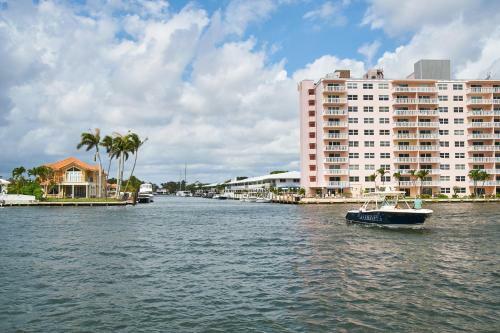 3 Bedrooms Apartment Step From The Beach
