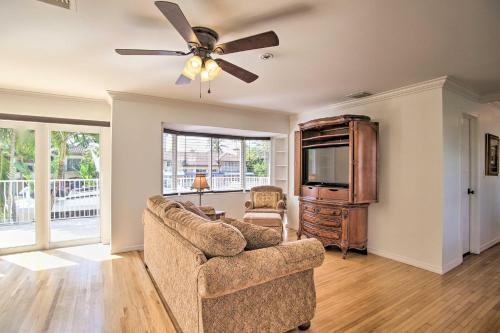 Sunny Waterfront Escape In Upscale Neighborhood!