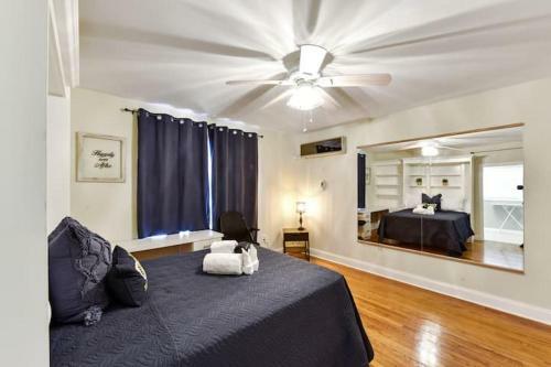 Hostal House With In-law-quarters King Bed Office