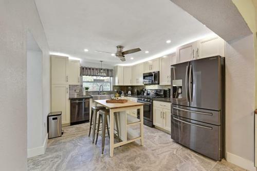 Hostal Private Beautiful Cabana Pool Home In Sfl