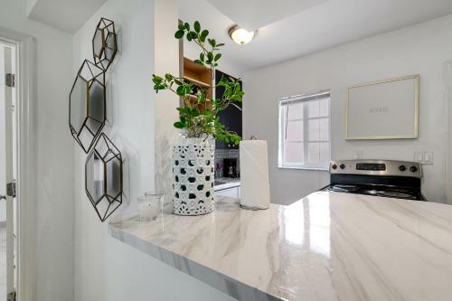 Apartamento Bright: Central 1br - Kingbed - Smart-tvs - Parking