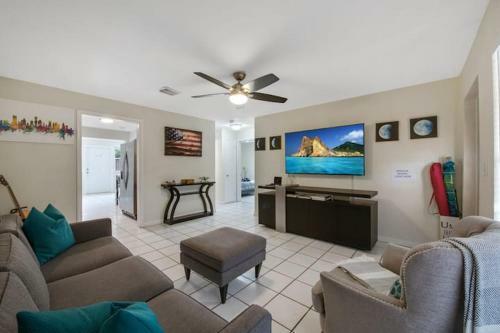 Apartment Wcoffee Station Near Beach Shops