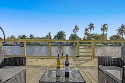Waterfront Dining Only 5 Min From Hard Rock, Pergola