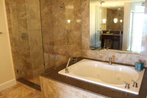 Licensed Mgr - Luxurious Oceanfront Condo W/stunning Views - Upscale Oceanfront Resort!