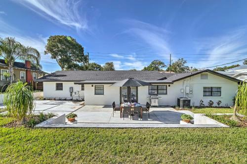 Mid-century Modern Escape In Central Lakeland