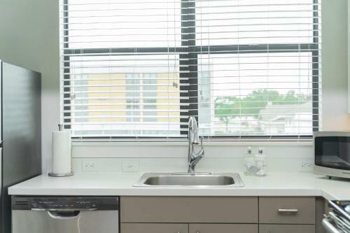 Apartamento Downtown 2 Story Loft, Sleeps 6, Pet Friendly, 10' Ceilings, 270