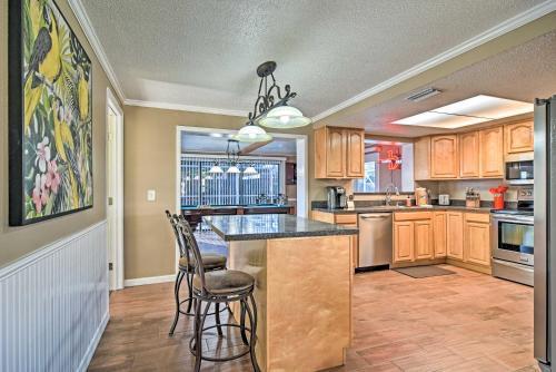 Idyllic Largo Escape With Private Pool And Lanai!