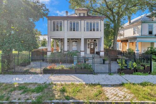 Historic 4br Hidden Gem With Exec Master Suite