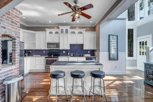 Luxurious Mansion In Historic Springfield!!!
