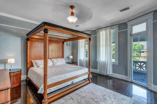 Luxurious Mansion In Historic Springfield!!!