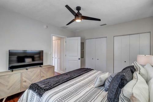 Stylish Condo - 2 Block From San Marco