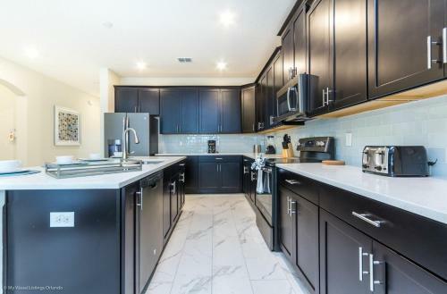 Magnificent Pool Home In Champion Gates