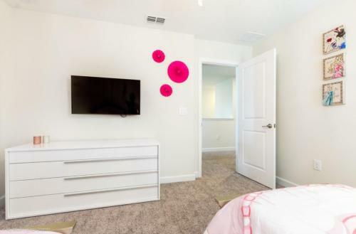 Champion Gates 8bed Cinema Room