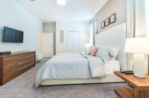 Champion Gates 8bed Cinema Room