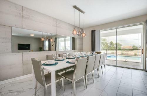 Champion Gates 8bed Cinema Room