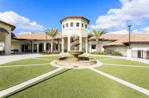 Spacious 6 Bedroom Home Free Water Park