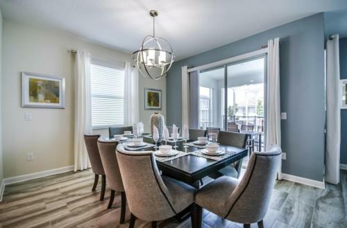 Spacious 6 Bedroom Home Free Water Park