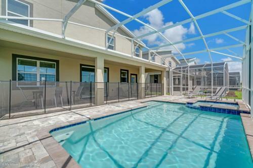 Large Pool Homes In Champion Gates