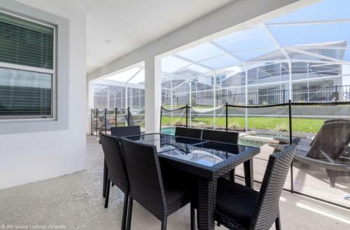 Extravaganza Elegant 8 Bed In Champion Gate