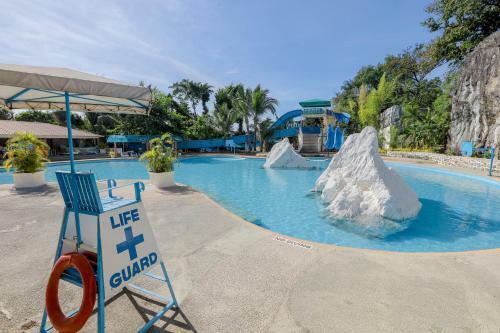 White Rock Waterpark And Beach Hotel