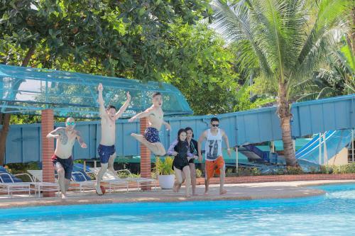 White Rock Waterpark And Beach Hotel