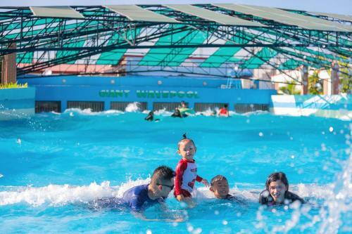 White Rock Waterpark And Beach Hotel