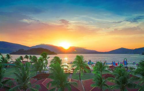 White Rock Waterpark And Beach Hotel