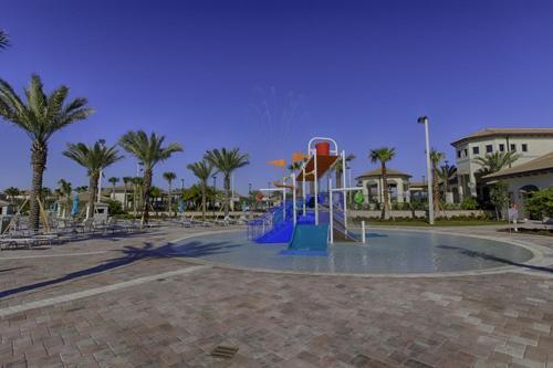 Champions Gate Home With Large Pool Spa! Home
