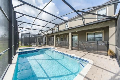 Champions Gate Home With Large Pool Spa! Home