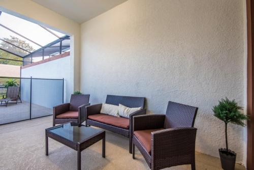 Pristine 4 Bedroom Town Home With Pool Spa Townhouse