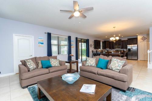Superior Home With Private Pool, Spa, Grill And More! 9027