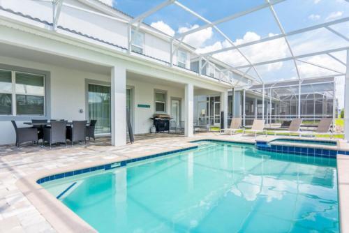 Gorgeous Home With Pool And Game Room Cg1680
