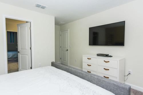 Gorgeous Home With Pool And Game Room Cg1680