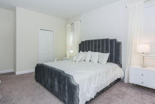 Gorgeous Home With Pool And Game Room Cg1680