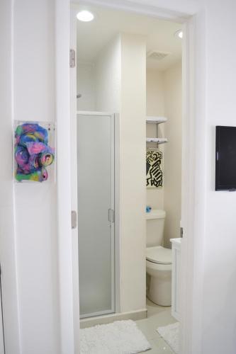 Renovated Luxury Studio Apartment In Downtown! 27