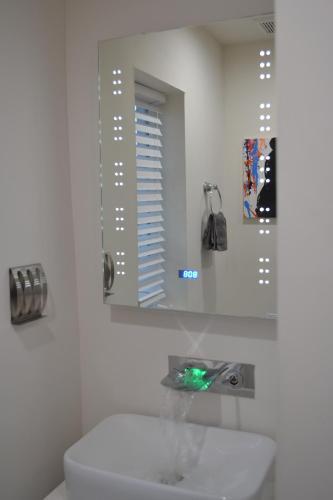 Renovated Luxury Studio Apartment In Downtown! 29