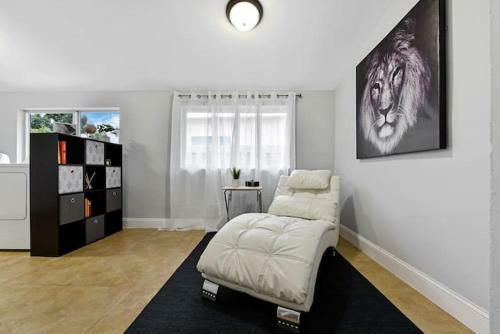 Hostal House Close To Restaurants Bars Beach